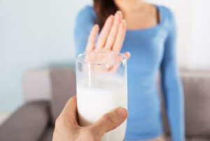 Al tomar leche se hincha mucho mi barriga, ¿cómo puedo saber si tengo intolerancia a la lactosa?