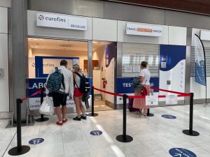 Eurofins desarrolla en toda Europa una amplia red de centros de pruebas COVID-19, reforzada con instalaciones móviles de toma de muestras, para respaldar los viajes internacionales